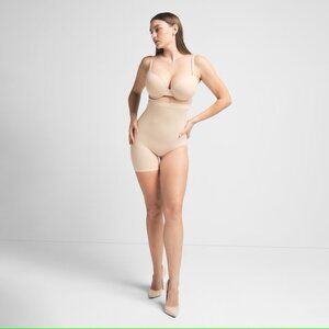 SEAMLESS SCULPT SOLUTION SHORT LEFT LEG EXPOSED